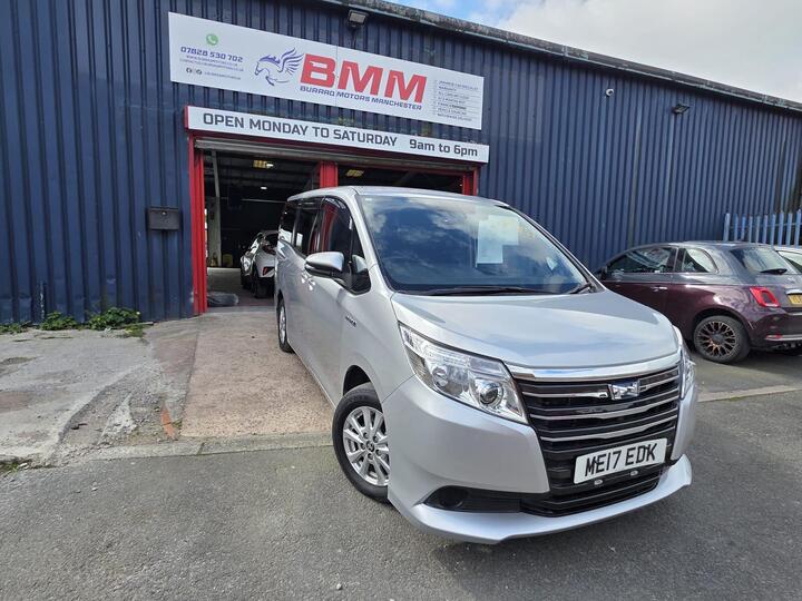 Toyota Noah Voxy Hybrid