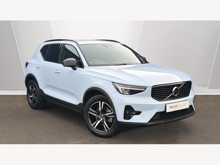 Volvo XC40 2.0 B3 MHEV Plus Dark DCT Auto Euro 6 (s/s) 5dr