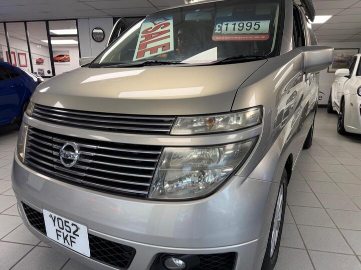 Nissan Elgrand CAMPER VAN CONVERSION