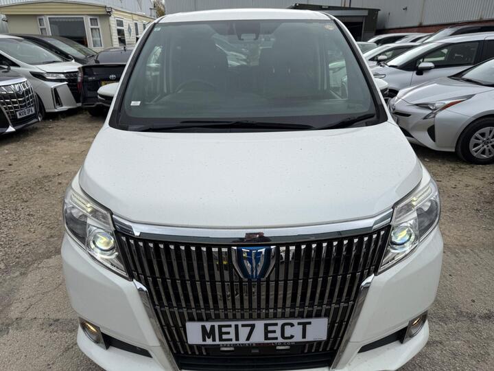Toyota Voxy Hybrid 1.8 7seat Uber XL Finance Availbl
