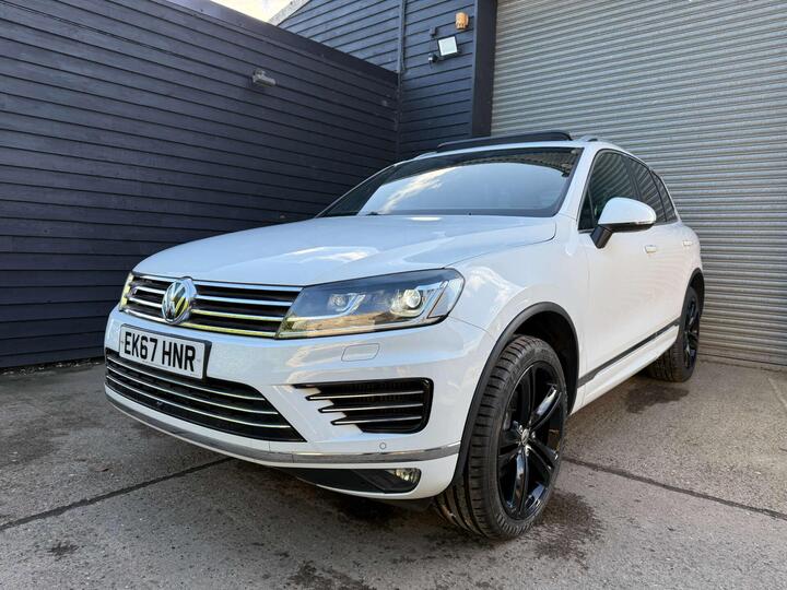 Volkswagen TOUAREG 3.0 TDI V6 R-Line Plus Tiptronic 4WD Euro 6 (s/s) 5dr Volkswagen TOUAREG 3.0 TDI V6 R-Line Plus Tiptronic 4WD Euro 6 (s/s) 5dr