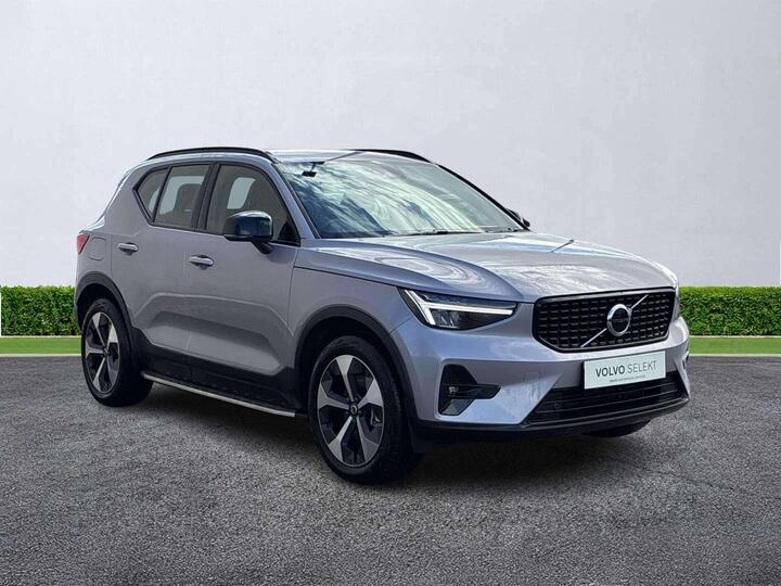 Volvo XC40 2.0 B4 MHEV Plus Dark DCT Auto Euro 6 (s/s) 5dr
