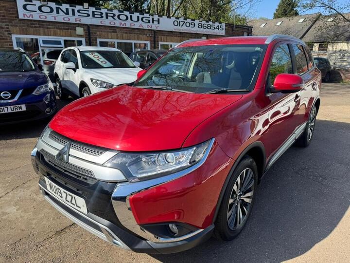 Mitsubishi OUTLANDER ESTATE 2.0 MIVEC Juro CVT 4WD Euro 6 (s/s) 5dr Mitsubishi OUTLANDER ESTATE 2.0 MIVEC Juro CVT 4WD Euro 6 (s/s) 5dr
