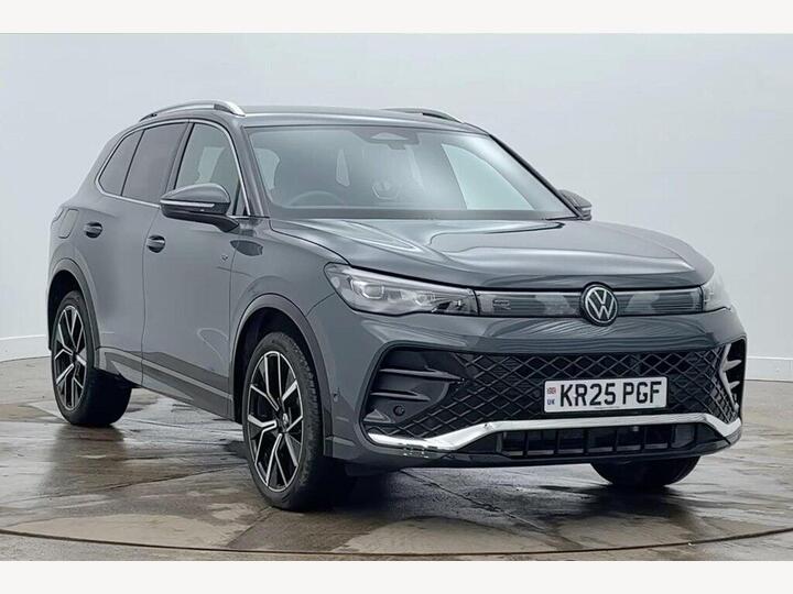 Volkswagen Tiguan 1.5 TSI EHybrid 19.7kWh R-Line DSG Euro 6 (s/s) 5dr Volkswagen Tiguan 1.5 TSI EHybrid 19.7kWh R-Line DSG Euro 6 (s/s) 5dr