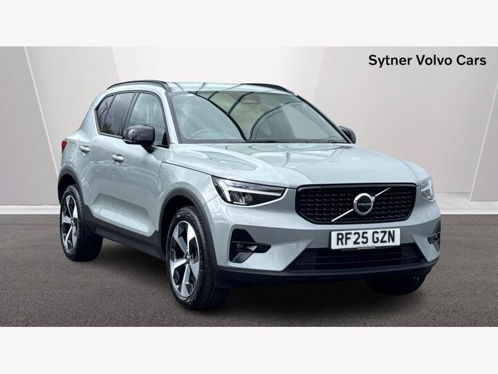 Volvo XC40 2.0 B4 MHEV Plus Dark DCT Auto Euro 6 (s/s) 5dr