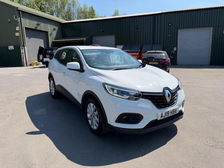 Renault Kadjar 1.3 TCe Play EDC Euro 6 (s/s) 5dr Renault Kadjar 1.3 TCe Play EDC Euro 6 (s/s) 5dr