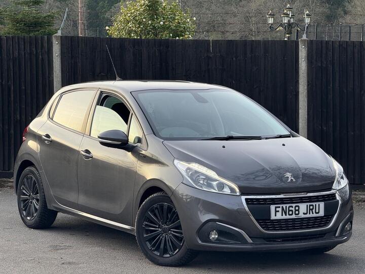 Peugeot 208 1.2 PureTech Signature Euro 6 (s/s) 5dr Peugeot 208 1.2 PureTech Signature Euro 6 (s/s) 5dr