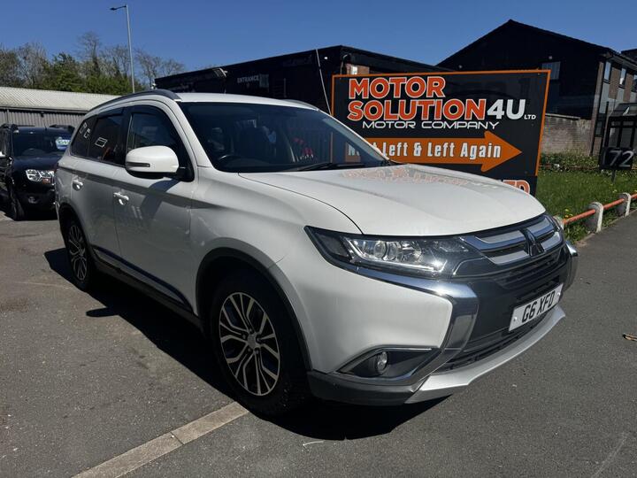 Mitsubishi OUTLANDER 2.2 DI-D GX3 4WD Euro 6 (s/s) 5dr Mitsubishi OUTLANDER 2.2 DI-D GX3 4WD Euro 6 (s/s) 5dr