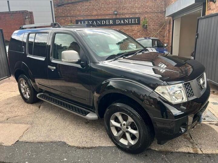 Nissan Pathfinder 2.5 TD Platinum 5dr Nissan Pathfinder 2.5 TD Platinum 5dr