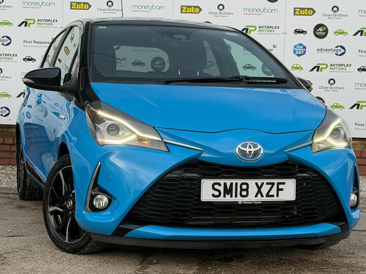 Toyota Yaris 1.5 VVT-h Grey Bi-Tone E-CVT Euro 6 (s/s) 5dr