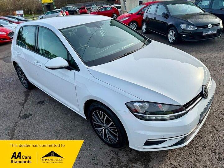 Volkswagen Golf 1.6 TDI BlueMotion Tech SE Nav Euro 6 (s/s) 5dr Volkswagen Golf 1.6 TDI BlueMotion Tech SE Nav Euro 6 (s/s) 5dr