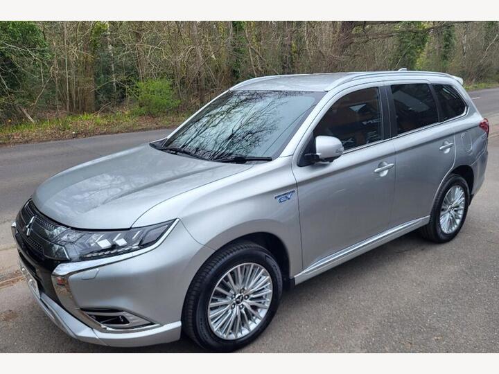 Mitsubishi Outlander PHEV 2.4h TwinMotor 13.8kWh 4h CVT 4WD Euro 6 (s/s) 5dr
