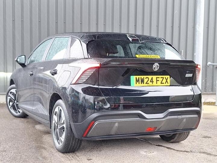 MG MG4 64kWh SE Long Range Auto 5dr