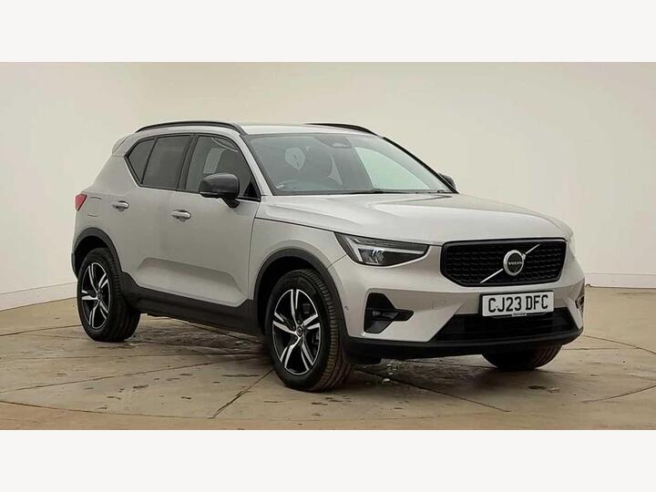 Volvo XC40 2.0 B3 MHEV Plus Dark DCT Auto Euro 6 (s/s) 5dr