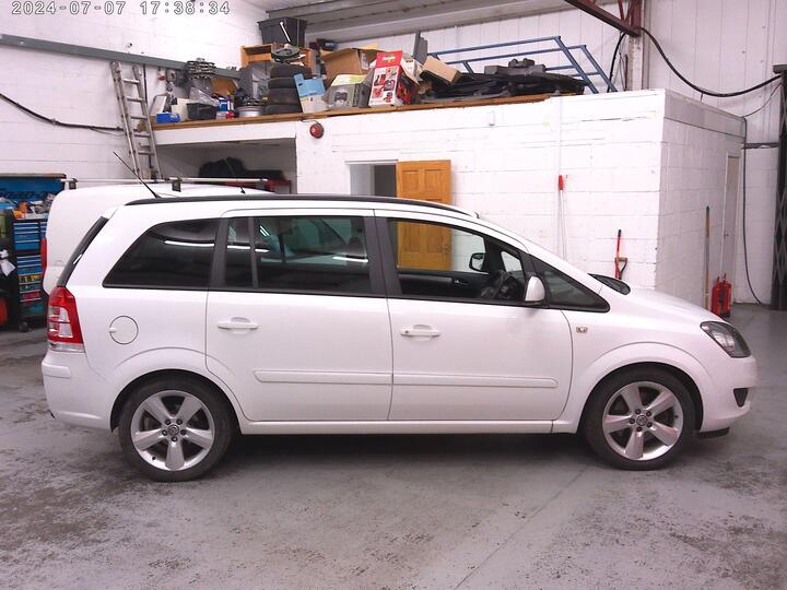 Vauxhall Zafira 1.7 CDTi EcoFLEX Exclusiv Euro 5 5dr Vauxhall Zafira 1.7 CDTi EcoFLEX Exclusiv Euro 5 5dr