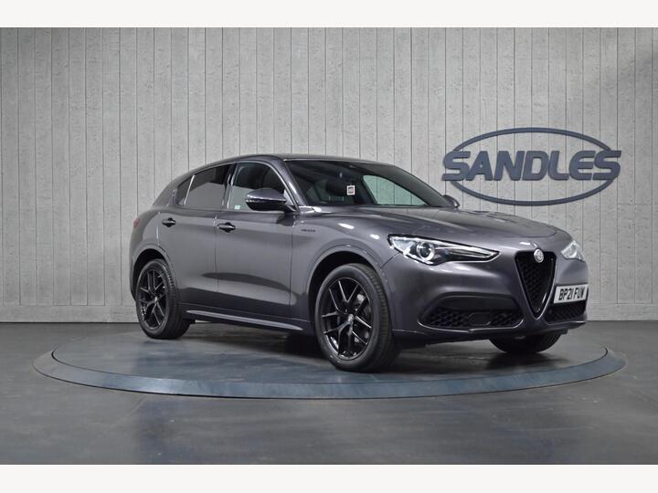 Alfa Romeo Stelvio 2.0T Veloce Auto Q4 AWD Euro 6 (s/s) 5dr Alfa Romeo Stelvio 2.0T Veloce Auto Q4 AWD Euro 6 (s/s) 5dr