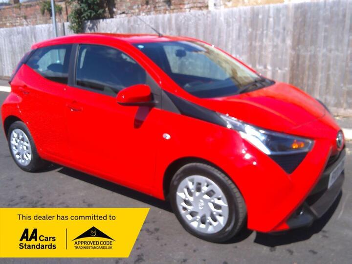 Toyota AYGO 1.0 VVT-i X-play X-shift Euro 6 5dr (Safety Sense)