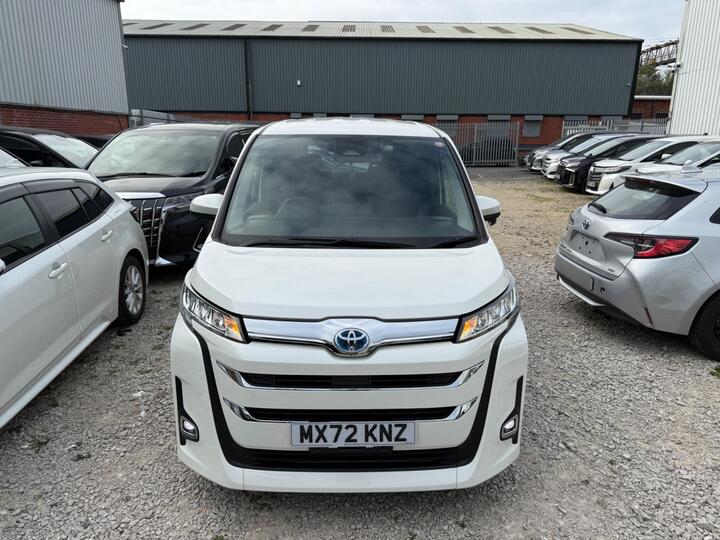 Toyota Noah NEW SHAPE BETTER MILEAGE UBER XL