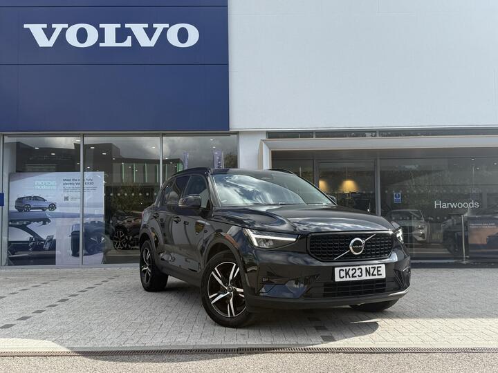 Volvo XC40 2.0 B3 MHEV Plus Dark DCT Auto Euro 6 (s/s) 5dr