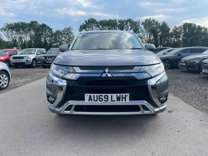 Mitsubishi Outlander 2.4h TwinMotor 13.8kWh Design CVT 4WD Euro 6 (s/s) 5dr Mitsubishi Outlander 2.4h TwinMotor 13.8kWh Design CVT 4WD Euro 6 (s/s) 5dr