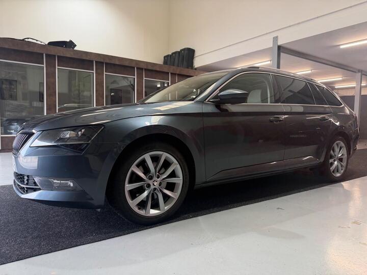 Skoda Superb 2.0 TDI SE L Executive Euro 6 (s/s) 5dr Skoda Superb 2.0 TDI SE L Executive Euro 6 (s/s) 5dr
