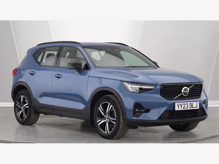 Volvo XC40 2.0 B3 MHEV Plus Dark DCT Auto Euro 6 (s/s) 5dr