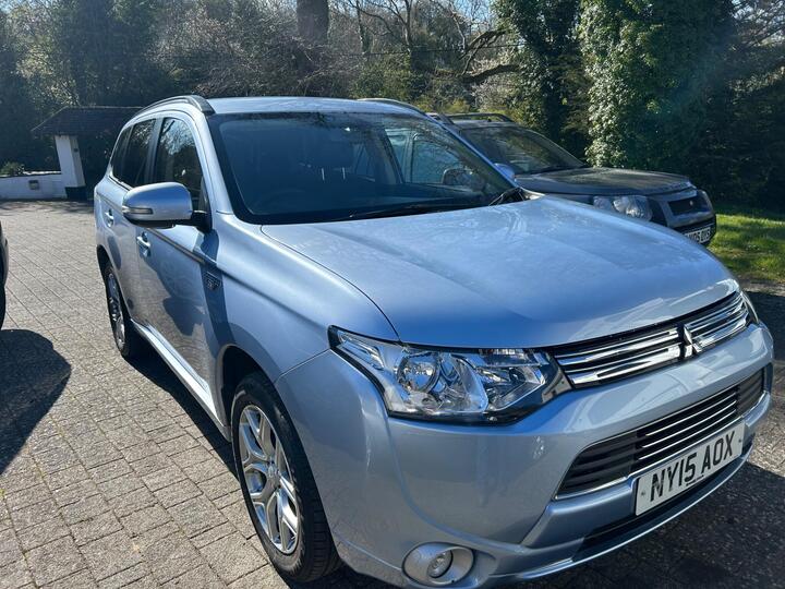 Mitsubishi Outlander 2.0h 12kWh GX3h CVT 4WD Euro 5 (s/s) 5dr Mitsubishi Outlander 2.0h 12kWh GX3h CVT 4WD Euro 5 (s/s) 5dr