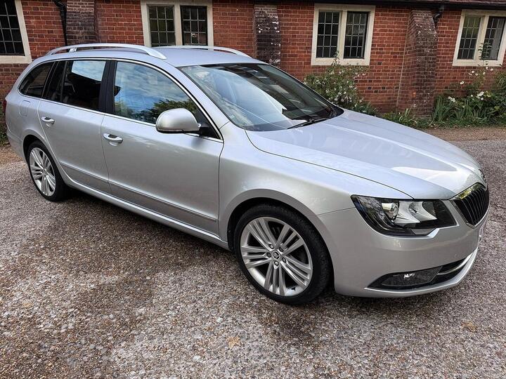 Skoda Superb 2.0 TDI Elegance DSG Euro 5 (s/s) 5dr