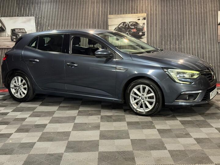 Renault Megane 1.6 DCi Dynamique Nav Euro 6 (s/s) 5dr Renault Megane 1.6 DCi Dynamique Nav Euro 6 (s/s) 5dr