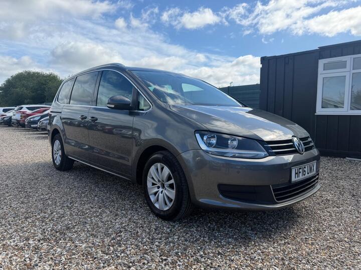 Volkswagen Sharan 2.0 TDI SE Nav DSG Euro 6 (s/s) 5dr Volkswagen Sharan 2.0 TDI SE Nav DSG Euro 6 (s/s) 5dr
