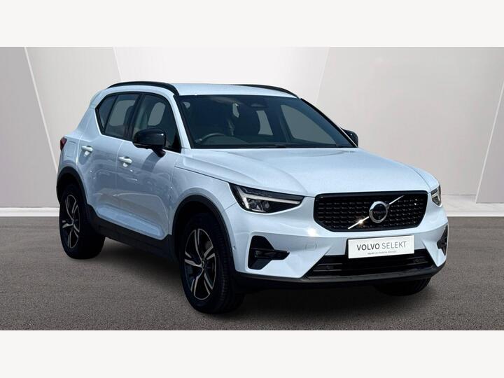 Volvo XC40 2.0 B3 MHEV Plus Dark DCT Auto Euro 6 (s/s) 5dr