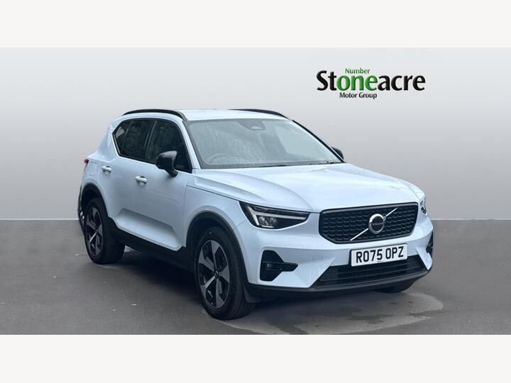 Volvo XC40 2.0 B4 MHEV Plus Dark DCT Auto Euro 6 (s/s) 5dr