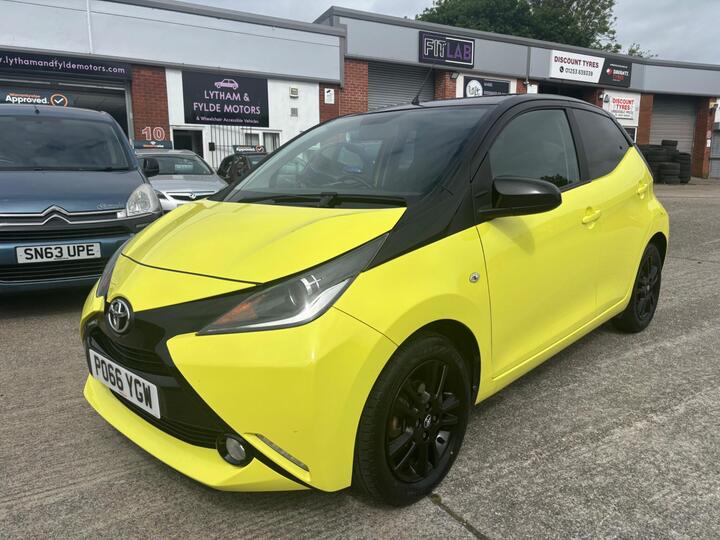 Toyota AYGO 1.0 VVT-i X-cite 3 Yellow Bi-Tone Euro 6 5dr