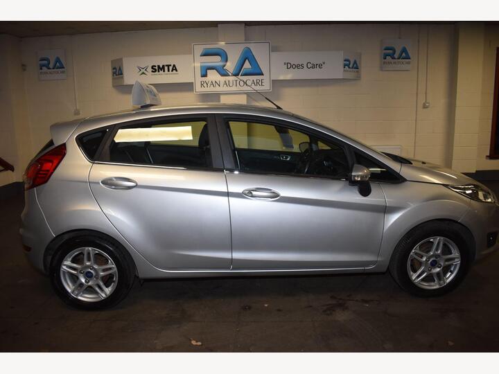 Ford Fiesta 1.0 Zetec Euro 5 (s/s) 5dr