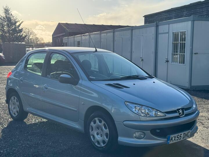 Peugeot 206 1.4 HDi Zest 3 5dr (a/c) Peugeot 206 1.4 HDi Zest 3 5dr (a/c)