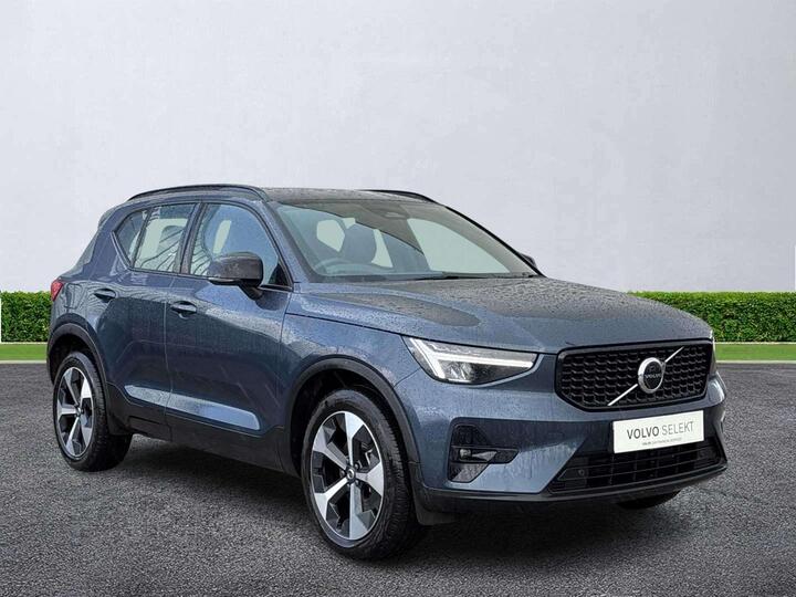 Volvo XC40 2.0 B4 MHEV Plus Dark DCT Auto Euro 6 (s/s) 5dr