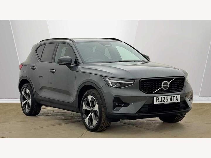Volvo XC40 2.0 B3 MHEV Plus Dark DCT Auto Euro 6 (s/s) 5dr