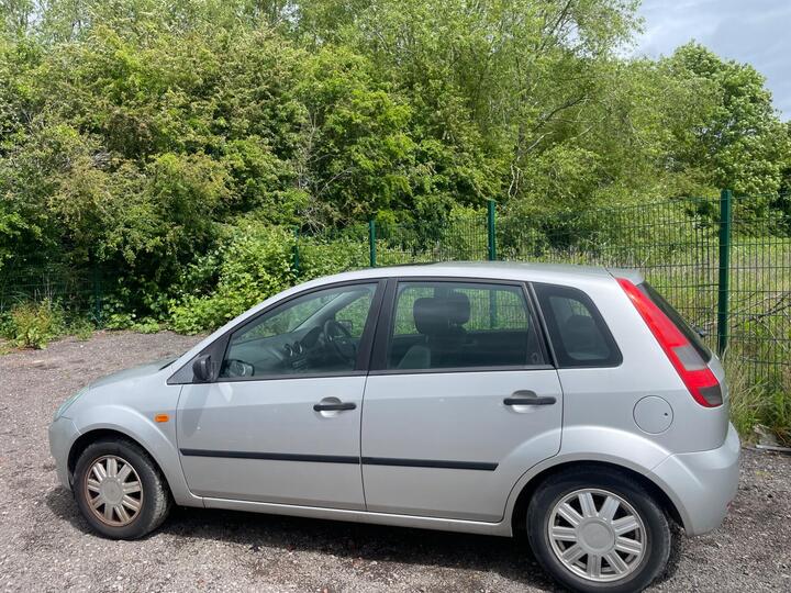 Ford Fiesta 1.6 Ghia 5dr