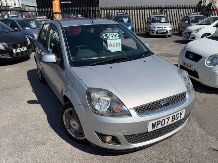 Ford Fiesta 1.6 Ghia 5dr