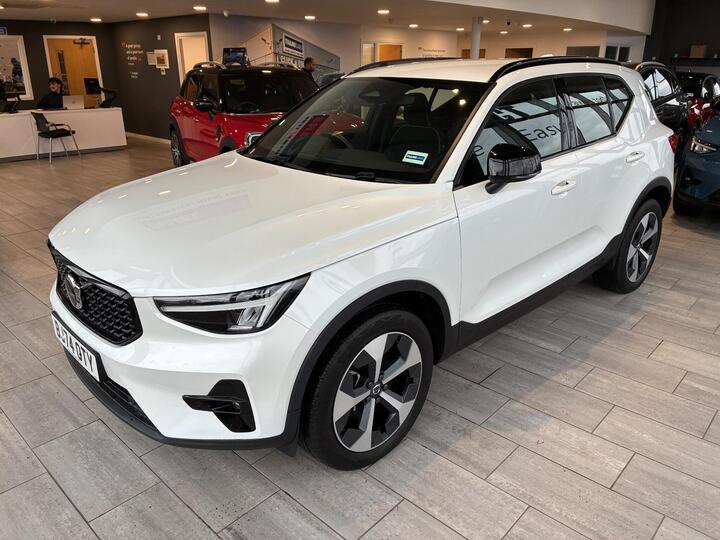Volvo XC40 2.0 B3 MHEV Plus DCT Auto Euro 6 (s/s) 5dr