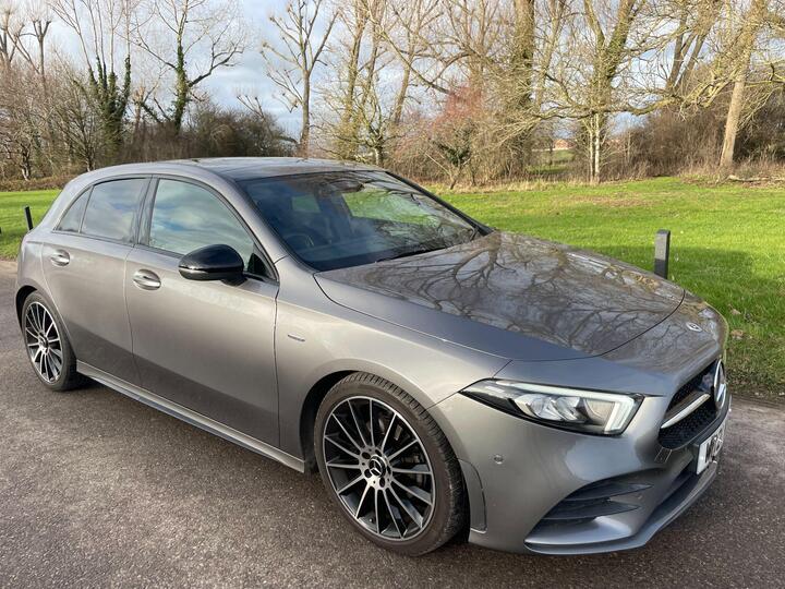 Mercedes-Benz A Class 2.0 A200d Exclusive Edition 8G-DCT Euro 6 (s/s) 5dr Mercedes-Benz A Class 2.0 A200d Exclusive Edition 8G-DCT Euro 6 (s/s) 5dr