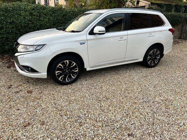 Mitsubishi Outlander 2.0h 12kWh 4h CVT 4WD Euro 6 (s/s) 5dr