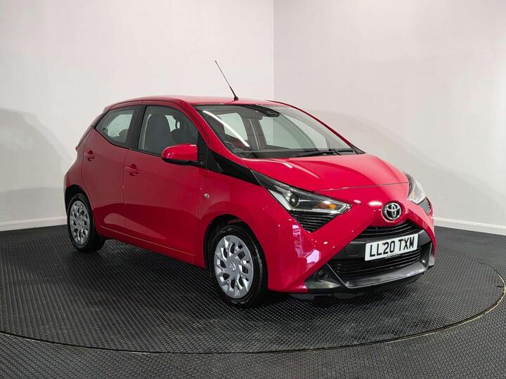 Toyota AYGO 1.0 VVT-i X-play X-shift Euro 6 5dr (Safety Sense) Toyota AYGO 1.0 VVT-i X-play X-shift Euro 6 5dr (Safety Sense)