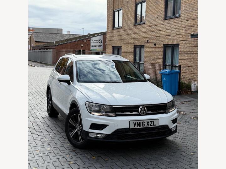 Volkswagen Tiguan 2.0 TDI BlueMotion Tech SE Navigation DSG 4Motion Euro 6 (s/s) 5dr