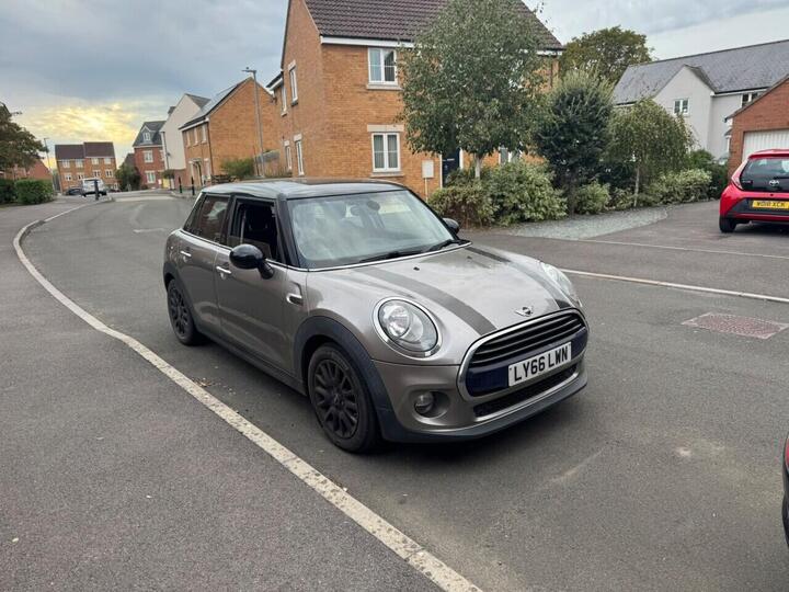 MINI HATCH 1.5 Cooper Auto Euro 6 (s/s) 5dr