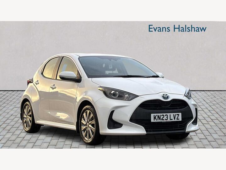 Toyota Yaris 1.5 VVT-h Icon E-CVT Euro 6 (s/s) 5dr Toyota Yaris 1.5 VVT-h Icon E-CVT Euro 6 (s/s) 5dr