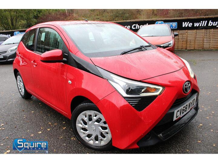 Toyota AYGO 1.0 VVT-i X-play Euro 6 5dr Toyota AYGO 1.0 VVT-i X-play Euro 6 5dr