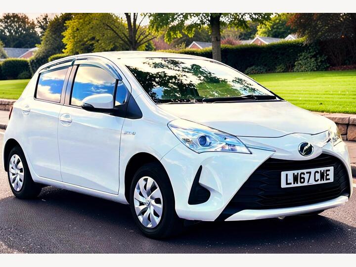 Toyota Yaris 1.5 VVT-h Design Hatchback 5dr Petrol Hybrid E-CVT Euro 6 (101 Ps)
