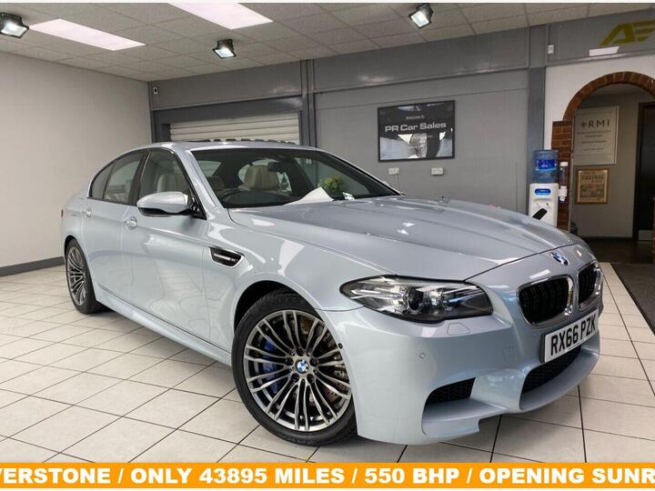 BMW M5 4.4 V8 DCT Euro 6 (s/s) 4dr