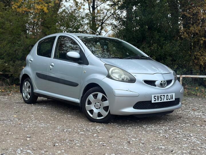 Toyota AYGO 1.0 VVT-i + Euro 4 5dr Toyota AYGO 1.0 VVT-i + Euro 4 5dr